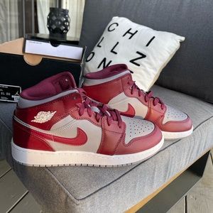 Sz. 7Y/8.5W New Air Jordan 1 Mid Cherrywood Red White GS Fast SHIPPING